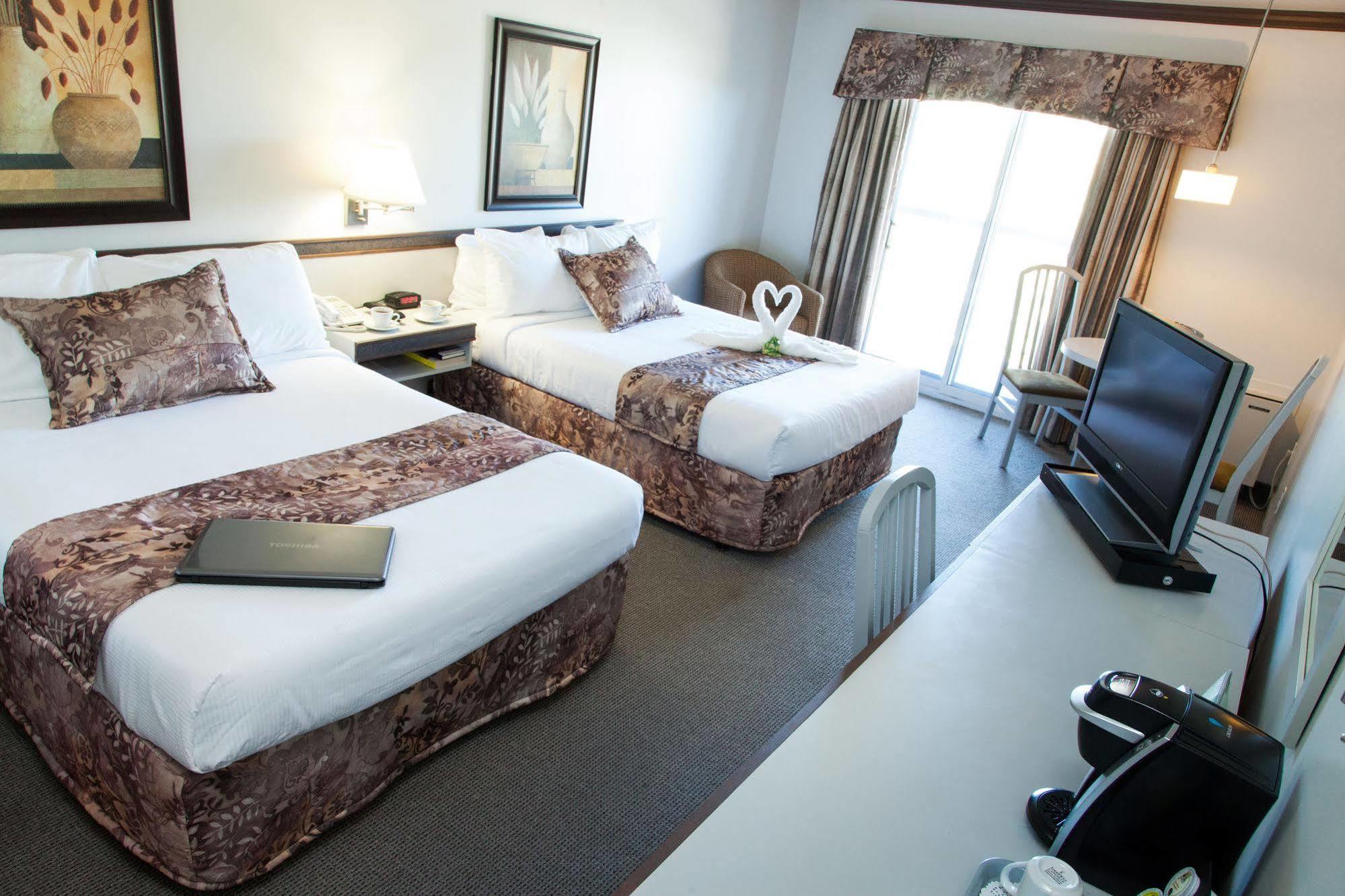 Hotel Le Floral Шербрук Екстериор снимка